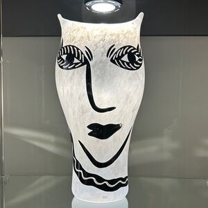 KOSTA BODA FACES VASE